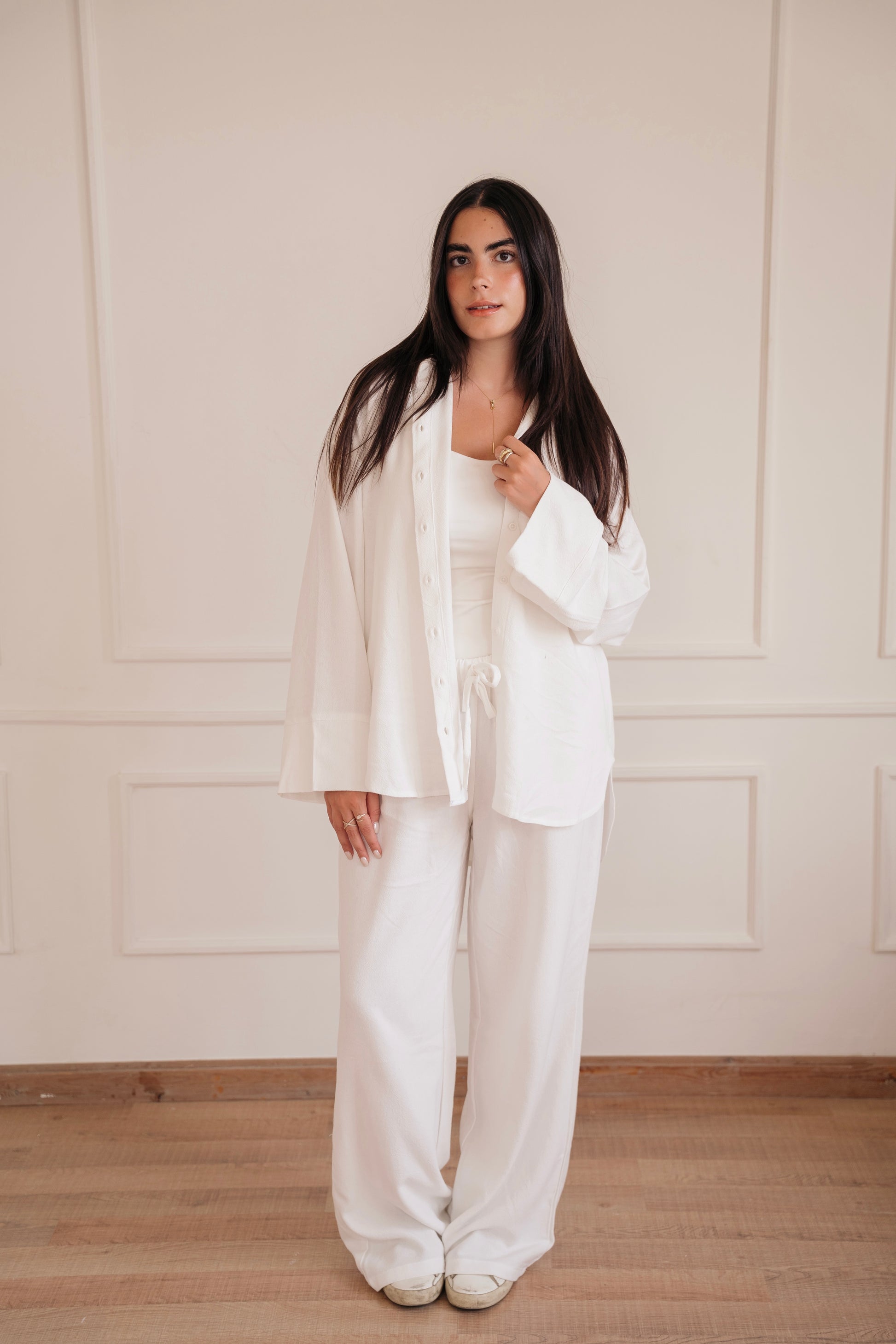 Lino - set in White