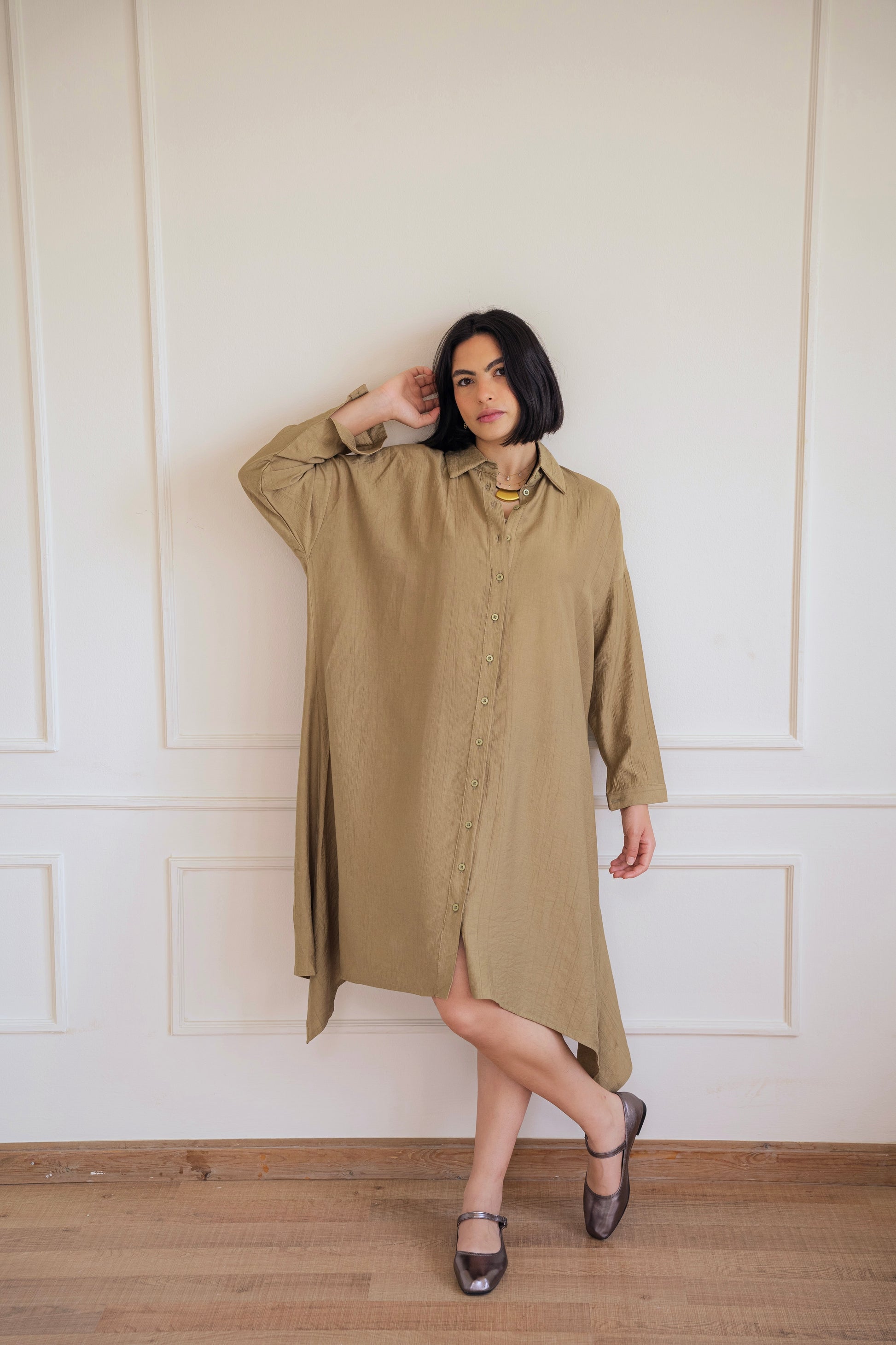Crinkled - Long shirt in Olive